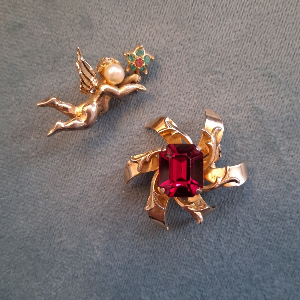 CORO Brooch Set